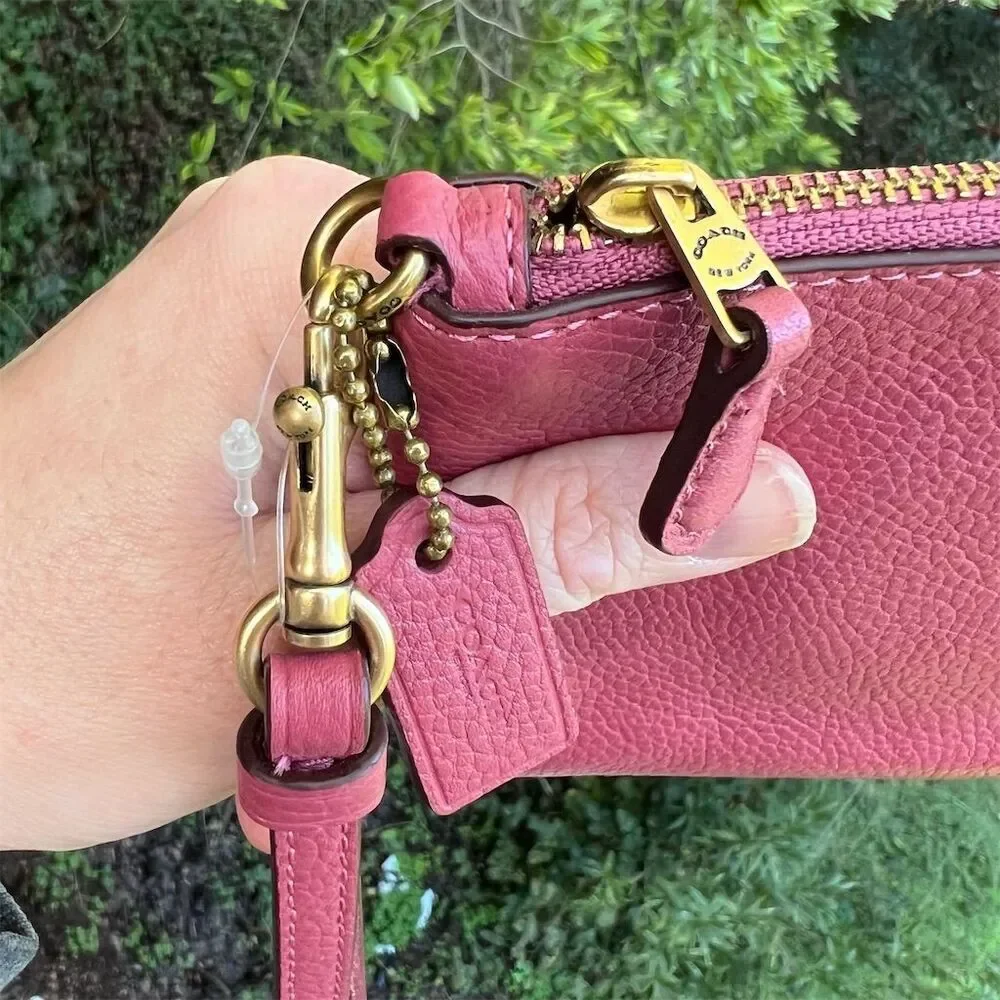 COACH Pebble Leather Wristlet with Detachable Wrist Strap 22962 AUTHENTIC - Picture 4 of 10